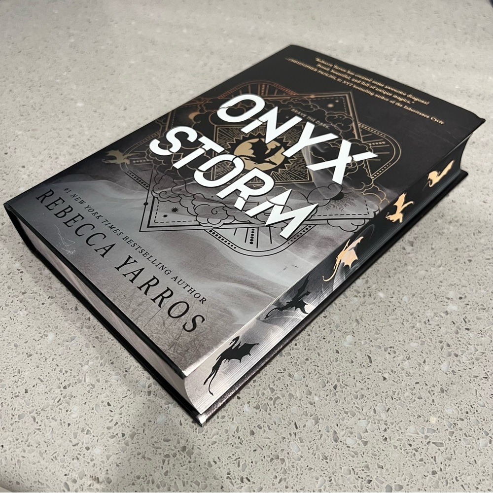 Onyx Storm Deluxe Limited Edition by Rebecca Yarros